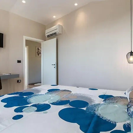 Beautiful With Sea View 别墅 Galižana